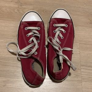 ♡3/$12♡ Maroon low top converse